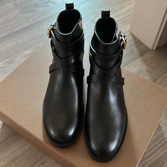 BRAND NEW Burberry Chelsea boots - Picture 4 of 5